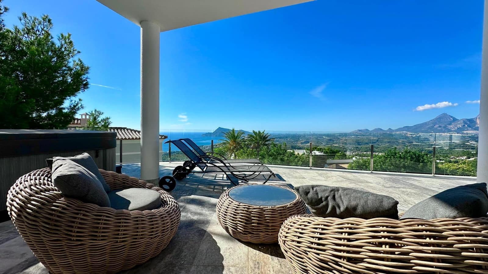 4 bedroom Villa for sale in Altea with pool garage - € 2,500,000 (Ref: 8599888)