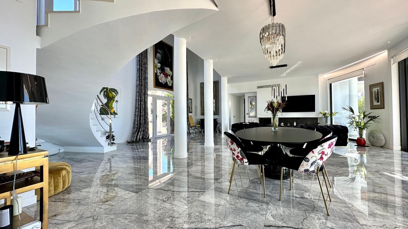4 bedroom Villa for sale in Altea with pool garage - € 2,500,000 (Ref: 8599888)