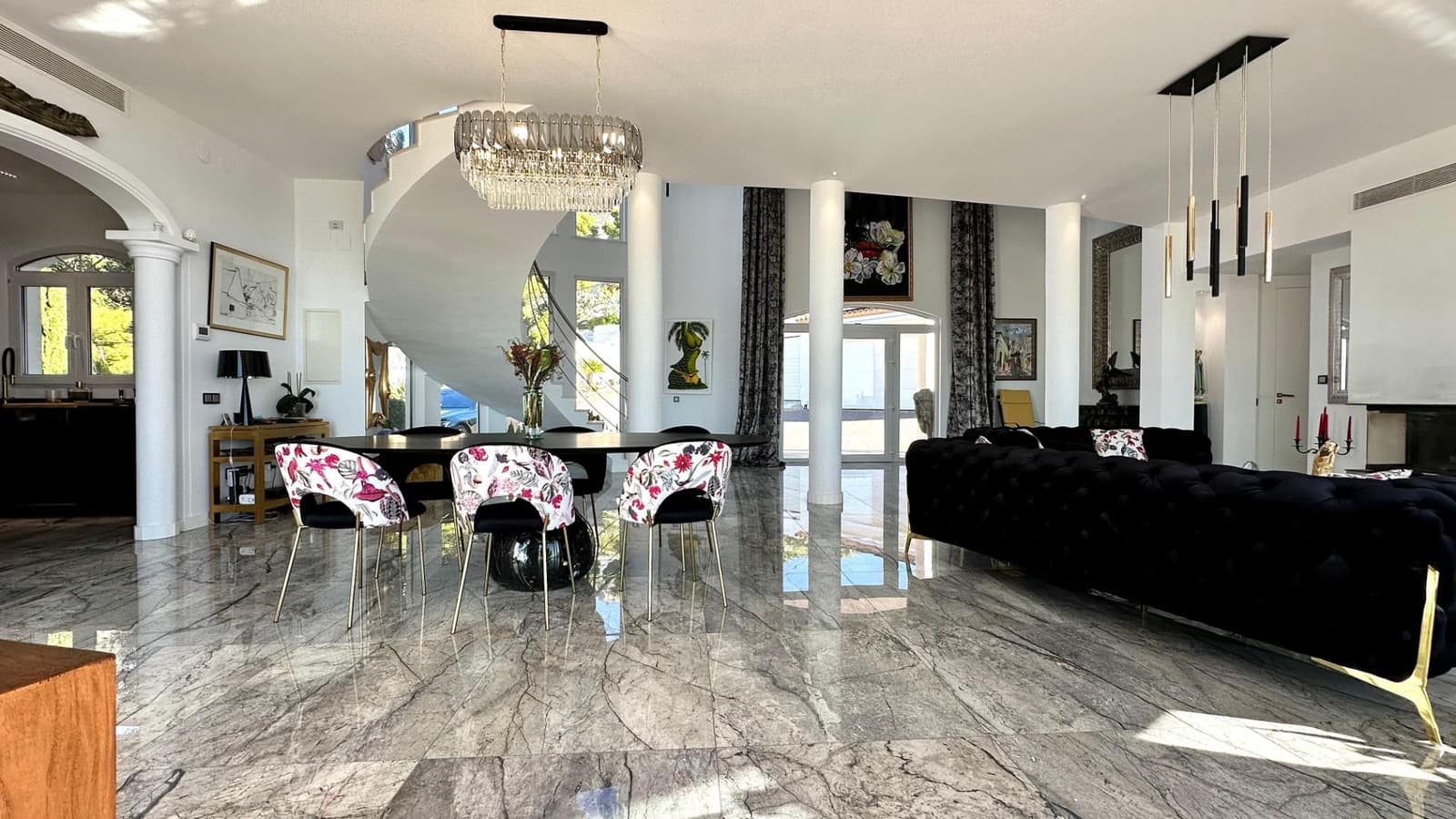 4 bedroom Villa for sale in Altea with pool garage - € 2,500,000 (Ref: 8599888)