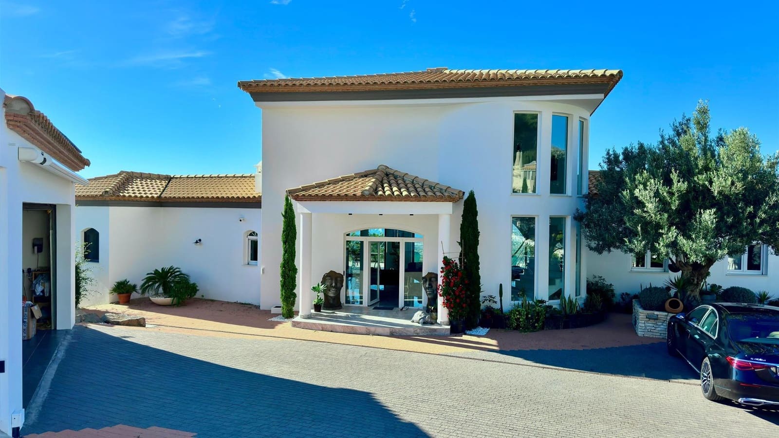 4 bedroom Villa for sale in Altea with pool garage - € 2,500,000 (Ref: 8599888)