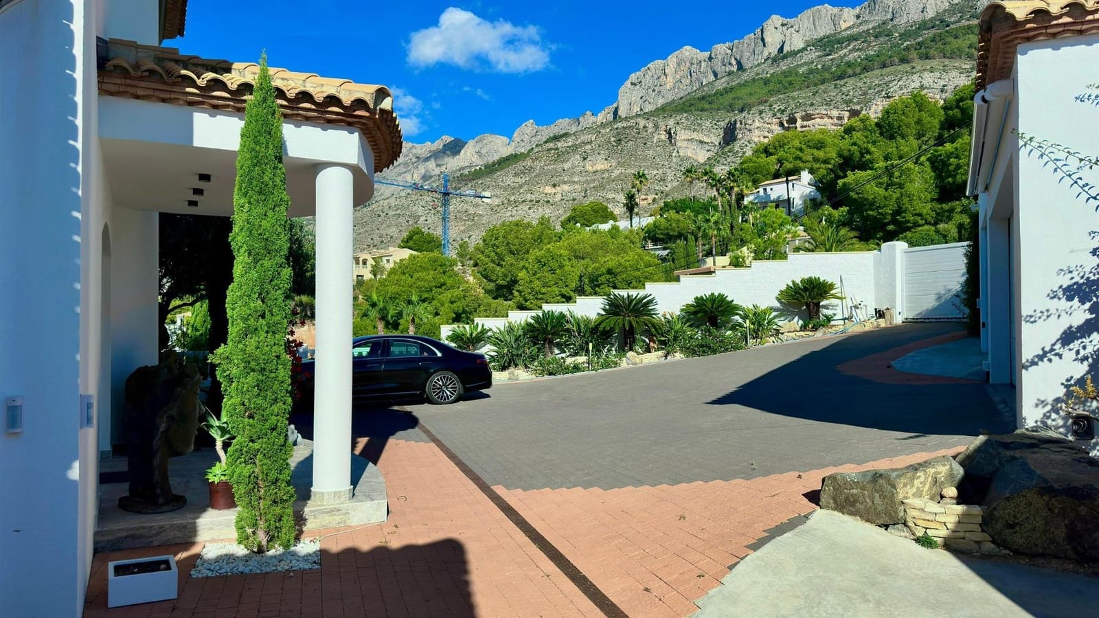 4 bedroom Villa for sale in Altea with pool garage - € 2,500,000 (Ref: 8599888)