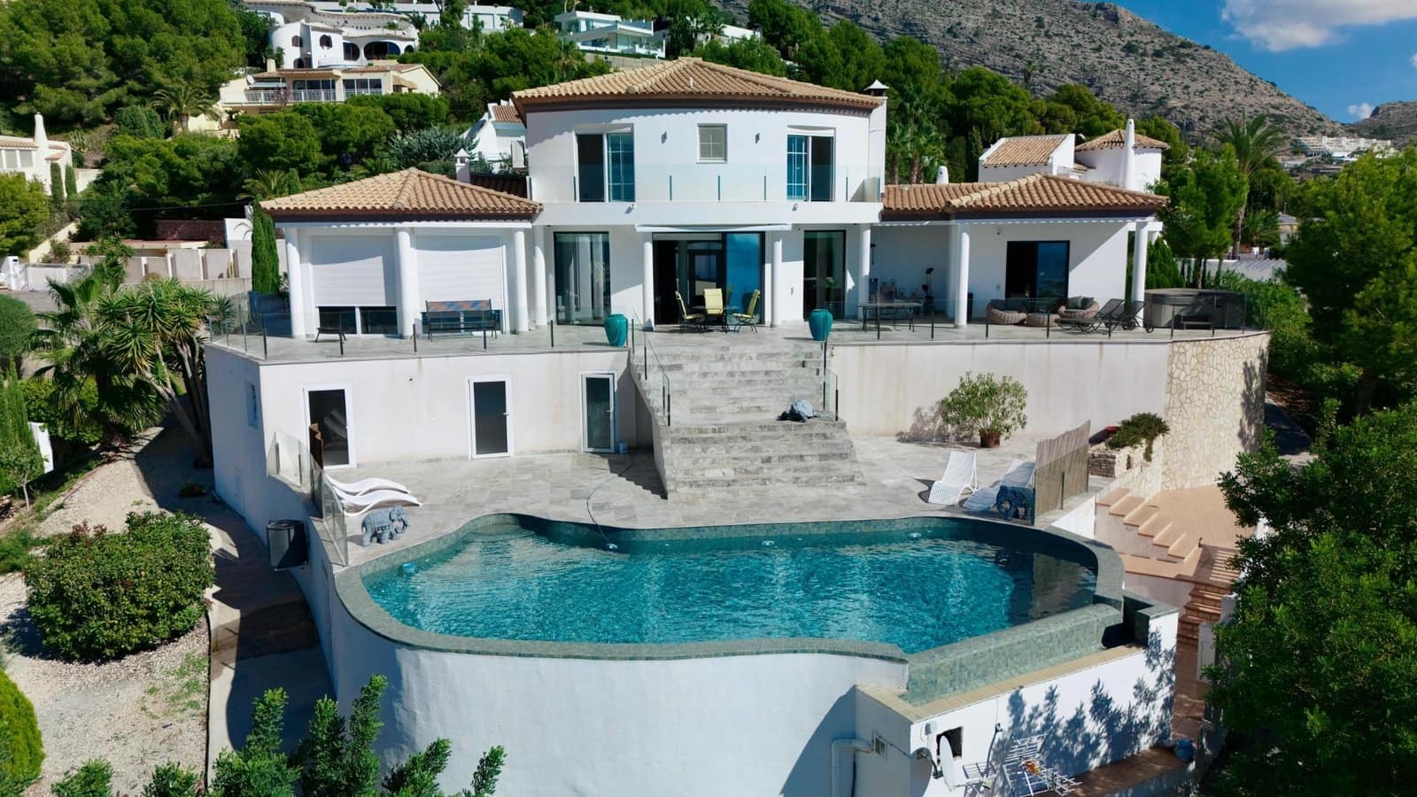 4 bedroom Villa for sale in Altea with pool garage - € 2,500,000 (Ref: 8599888)