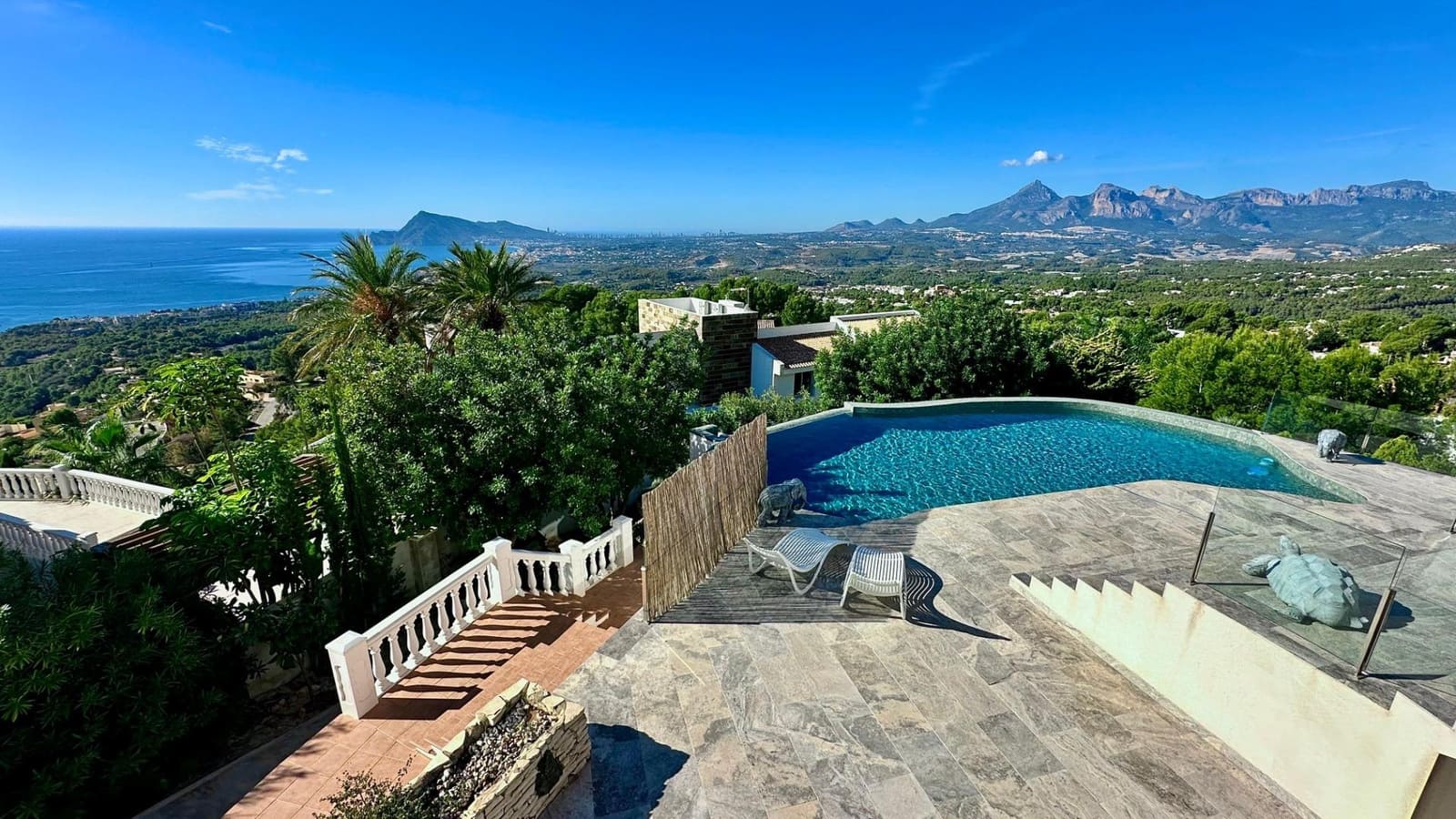 4 bedroom Villa for sale in Altea with pool garage - € 2,500,000 (Ref: 8599888)