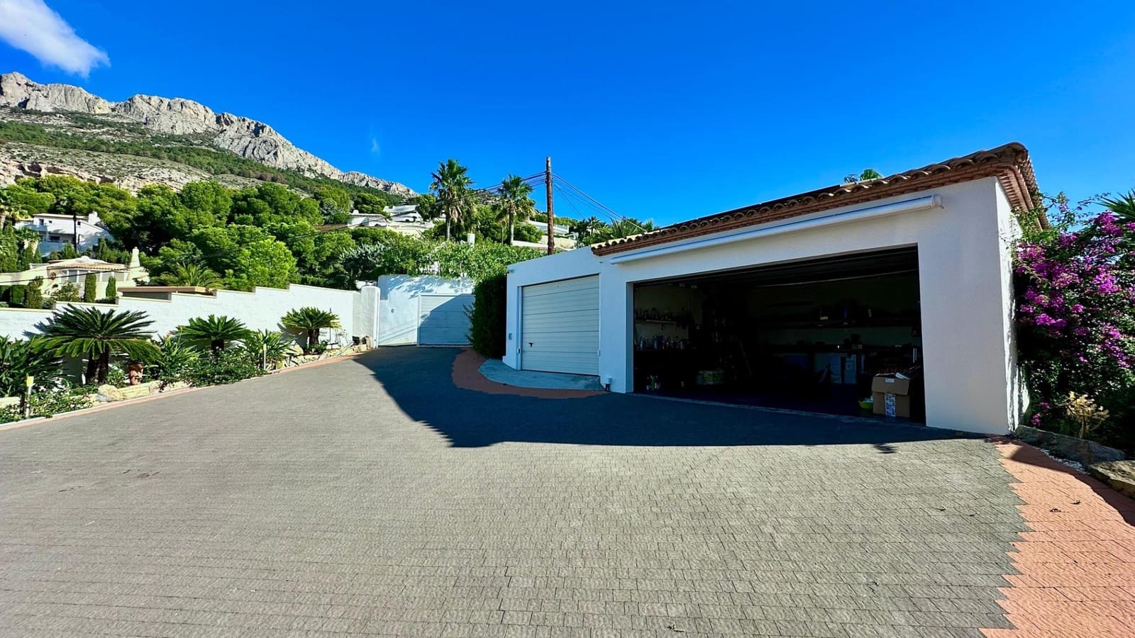 4 bedroom Villa for sale in Altea with pool garage - € 2,500,000 (Ref: 8599888)