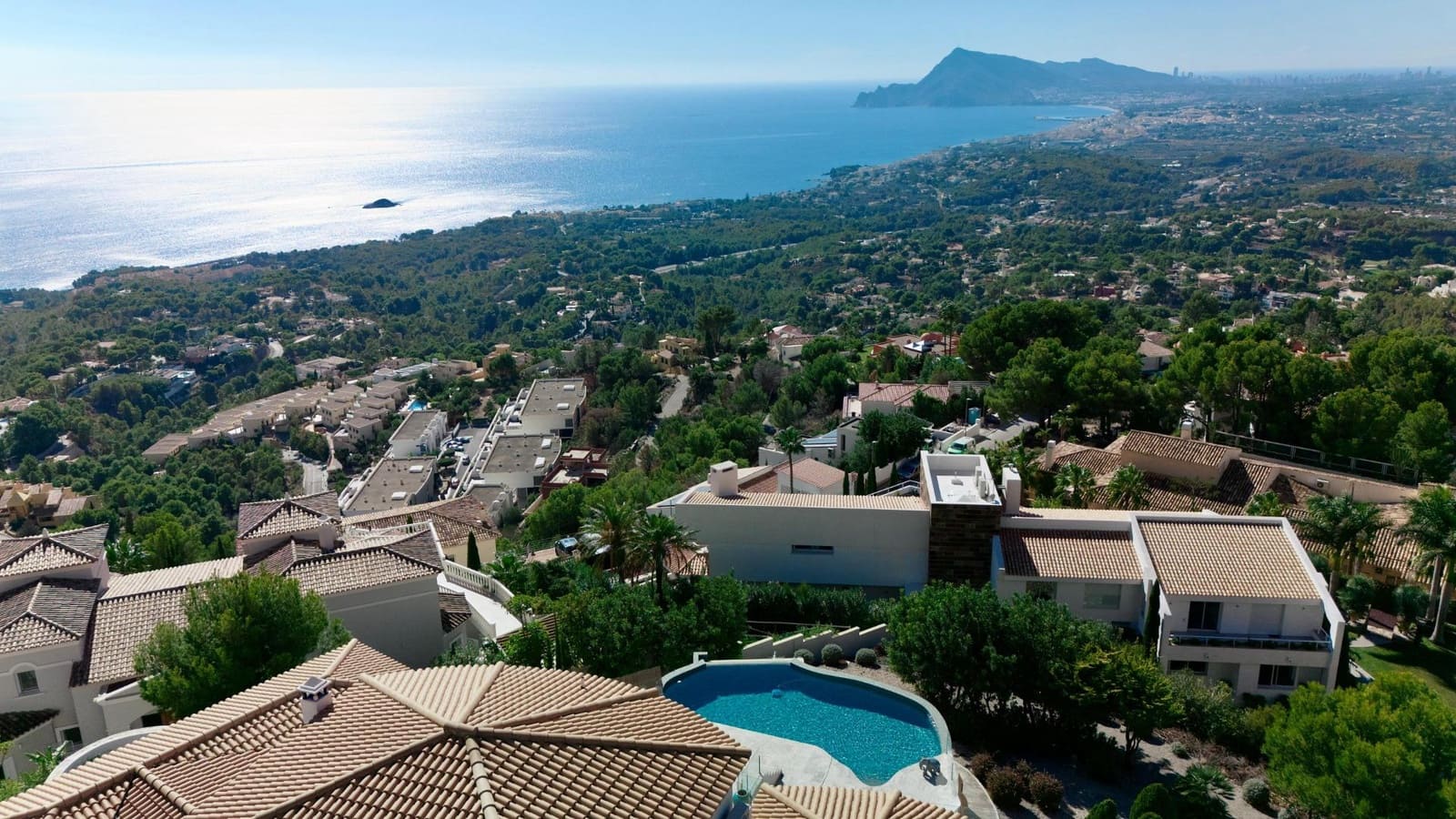 4 bedroom Villa for sale in Altea with pool garage - € 2,500,000 (Ref: 8599888)