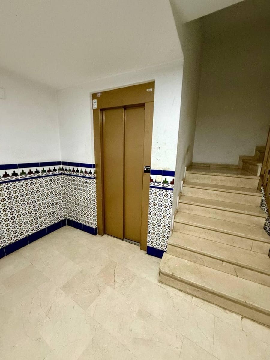 2 bedroom Apartment for sale in Torrevieja - € 159,900 (Ref: 8615172)