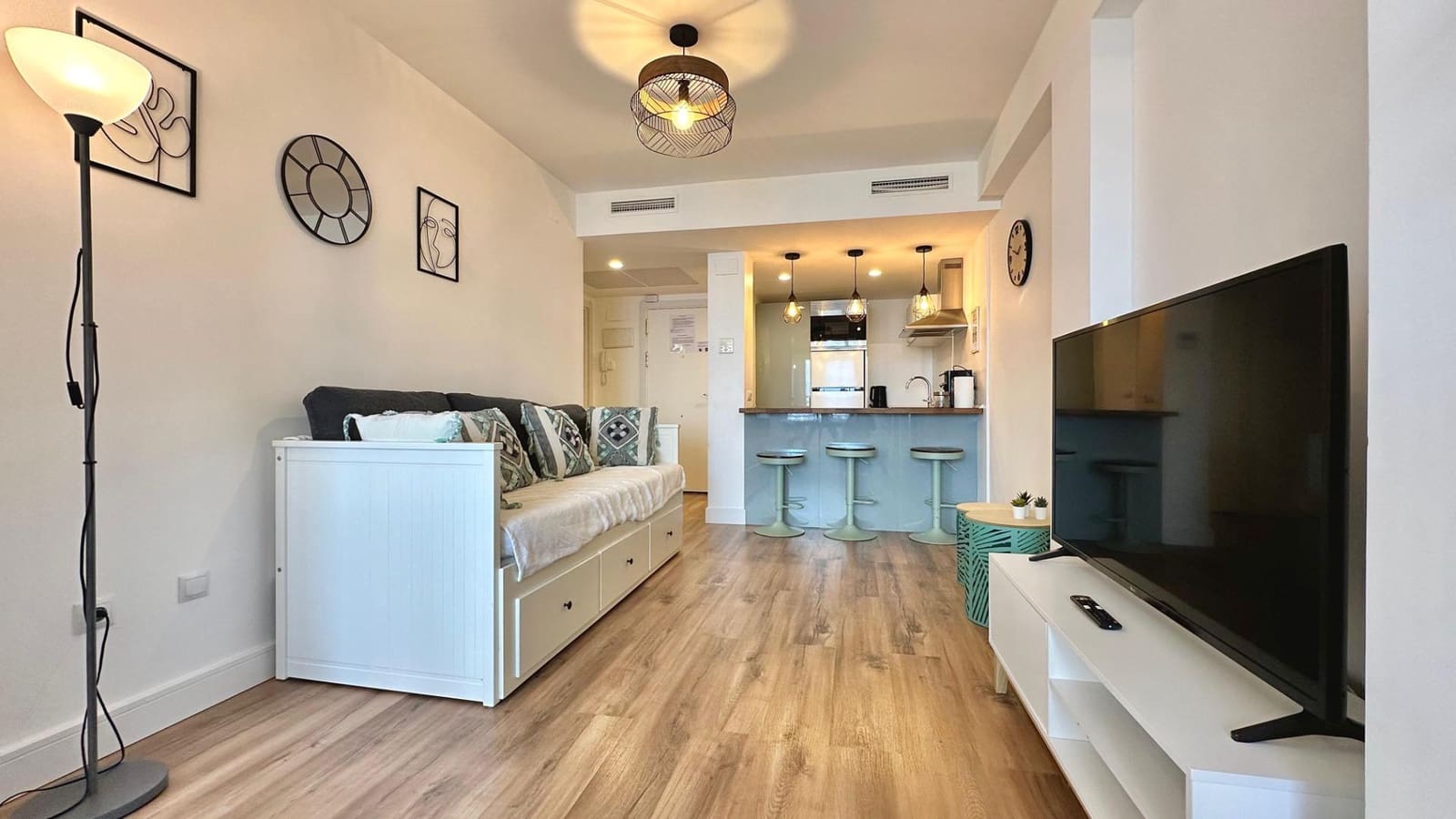 2 bedroom Apartment for sale in Benidorm with pool - € 899,000 (Ref: 8620164)