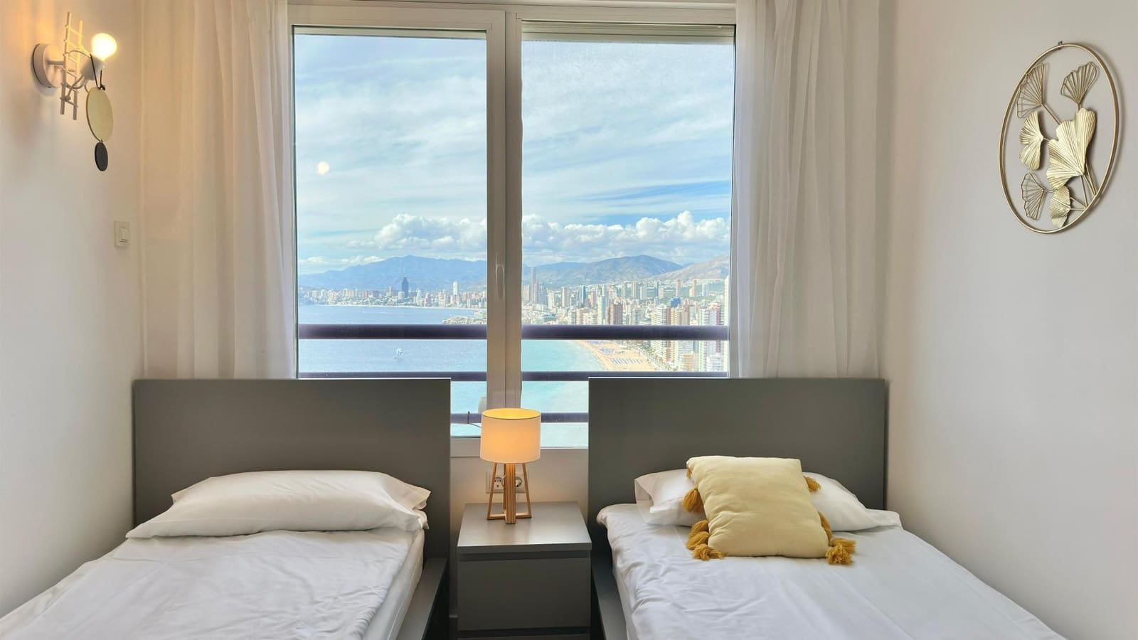 2 bedroom Apartment for sale in Benidorm with pool - € 899,000 (Ref: 8620164)