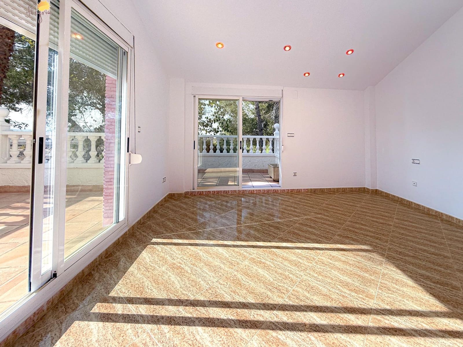 5 bedroom Villa for sale in Orihuela with pool garage - € 419,900 (Ref: 8633164)