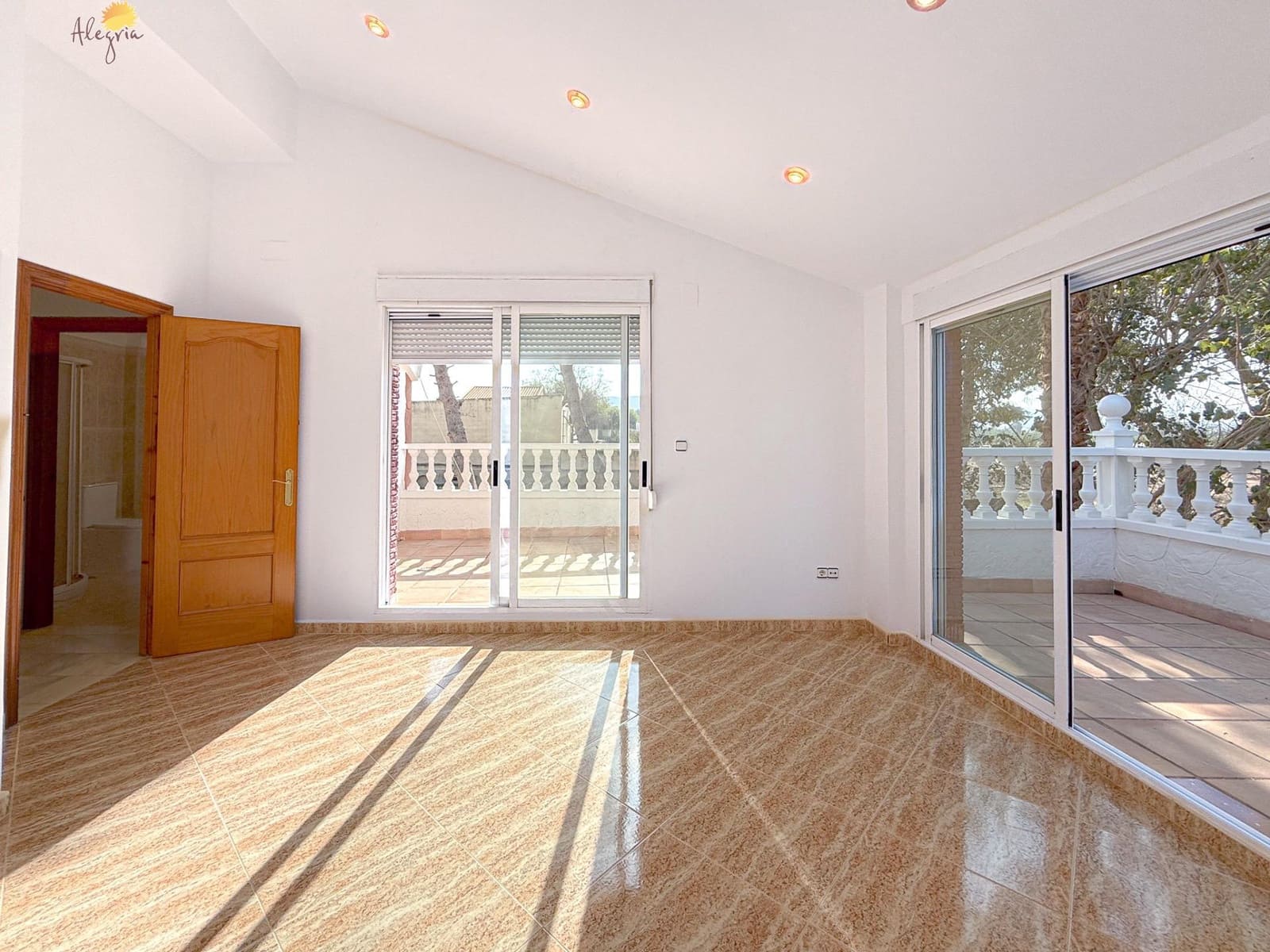 5 bedroom Villa for sale in Orihuela with pool garage - € 419,900 (Ref: 8633164)