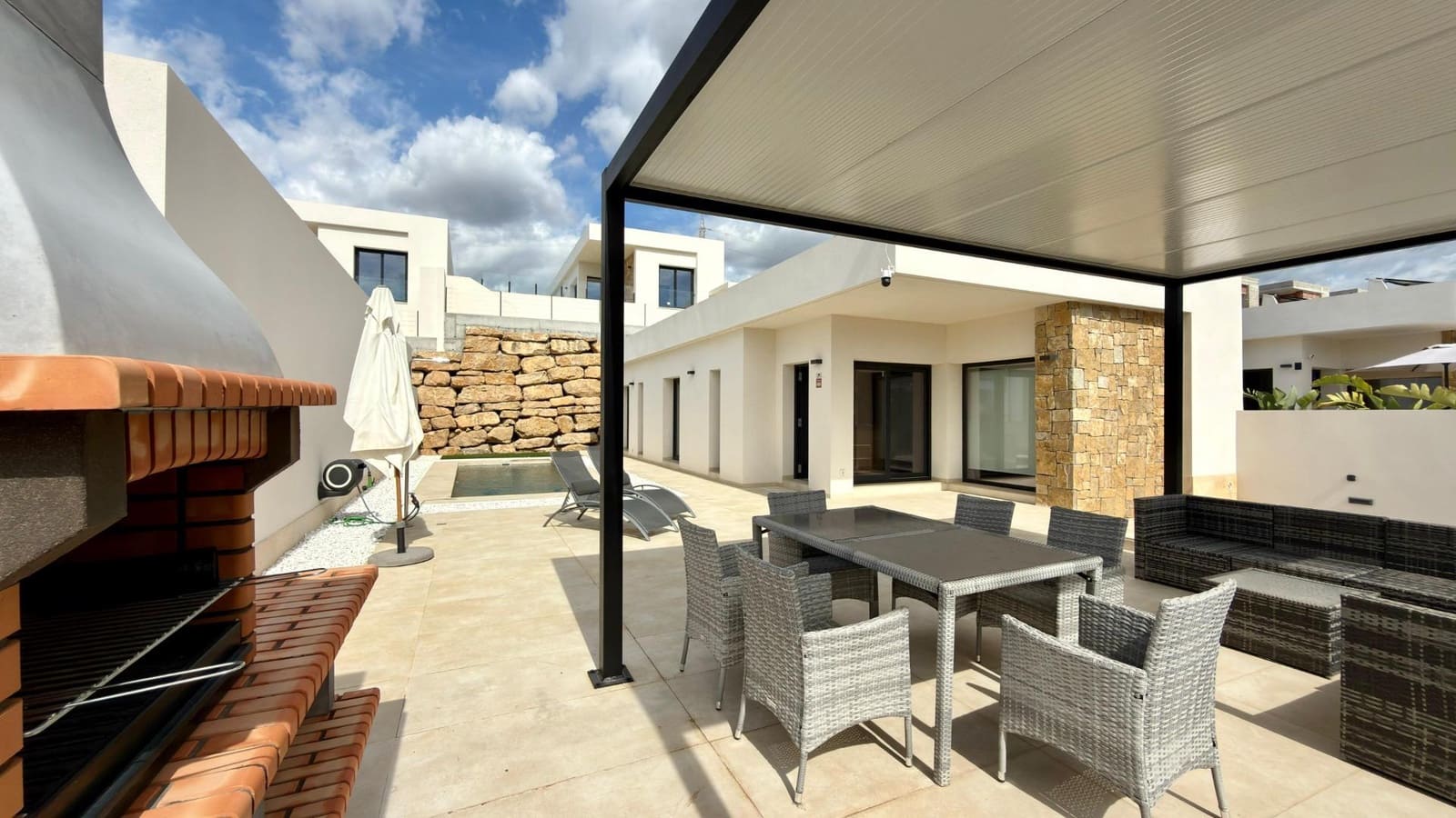 3 bedroom Villa for sale in Finestrat with pool - € 649,900 (Ref: 8636968)