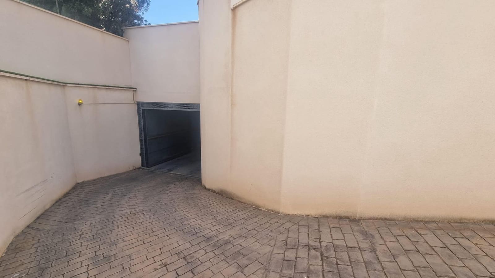 Garaż na sprzedaż w Torrevieja - 5 900 € (Ref: 8672123)