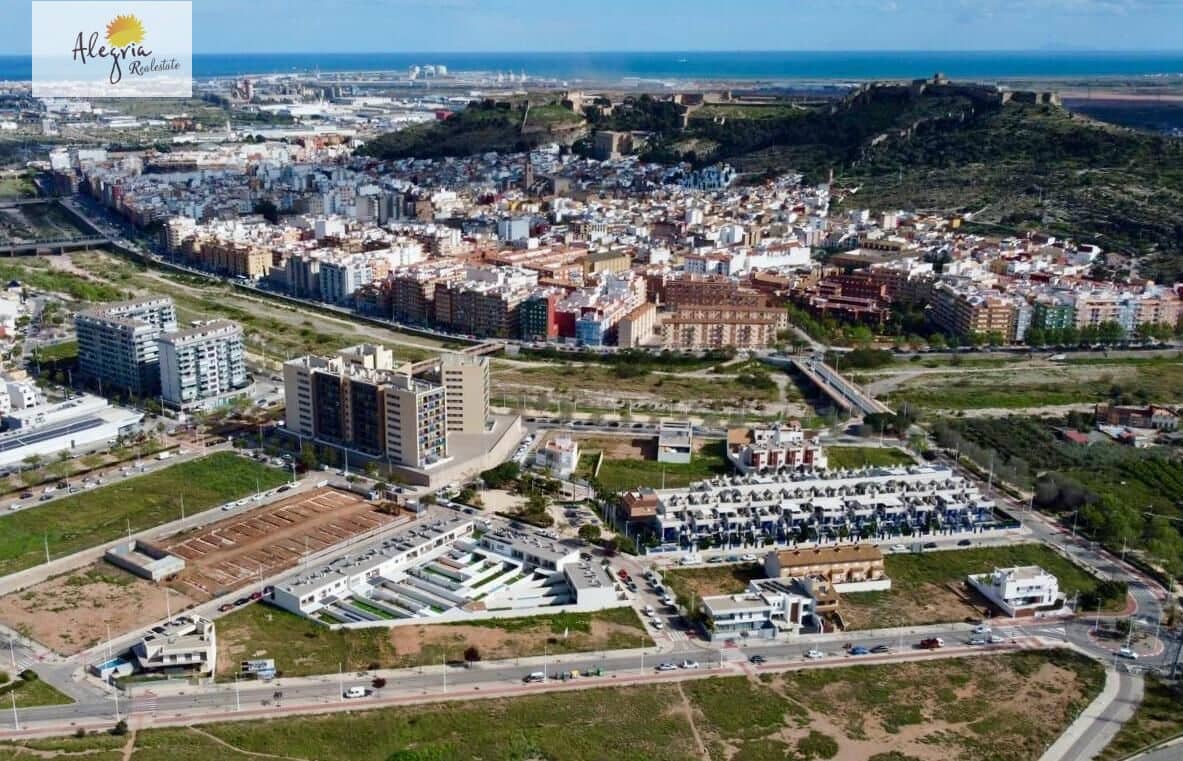 4 bedroom Terraced Villa for sale in Sagunto / Sagunt - € 345,000 (Ref: 8701823)