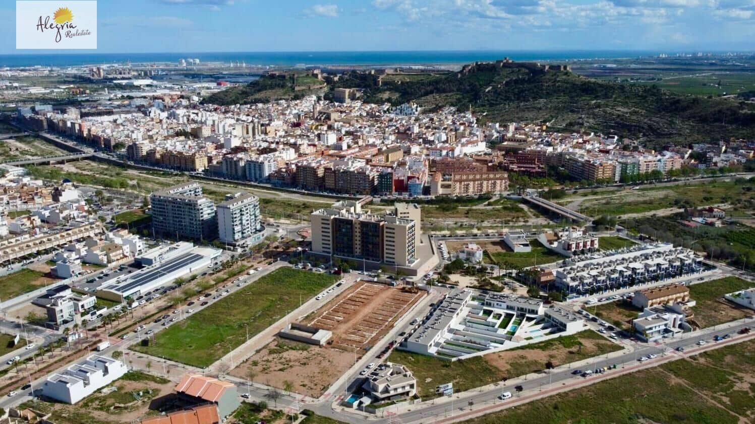 4 bedroom Terraced Villa for sale in Sagunto / Sagunt - € 345,000 (Ref: 8701823)