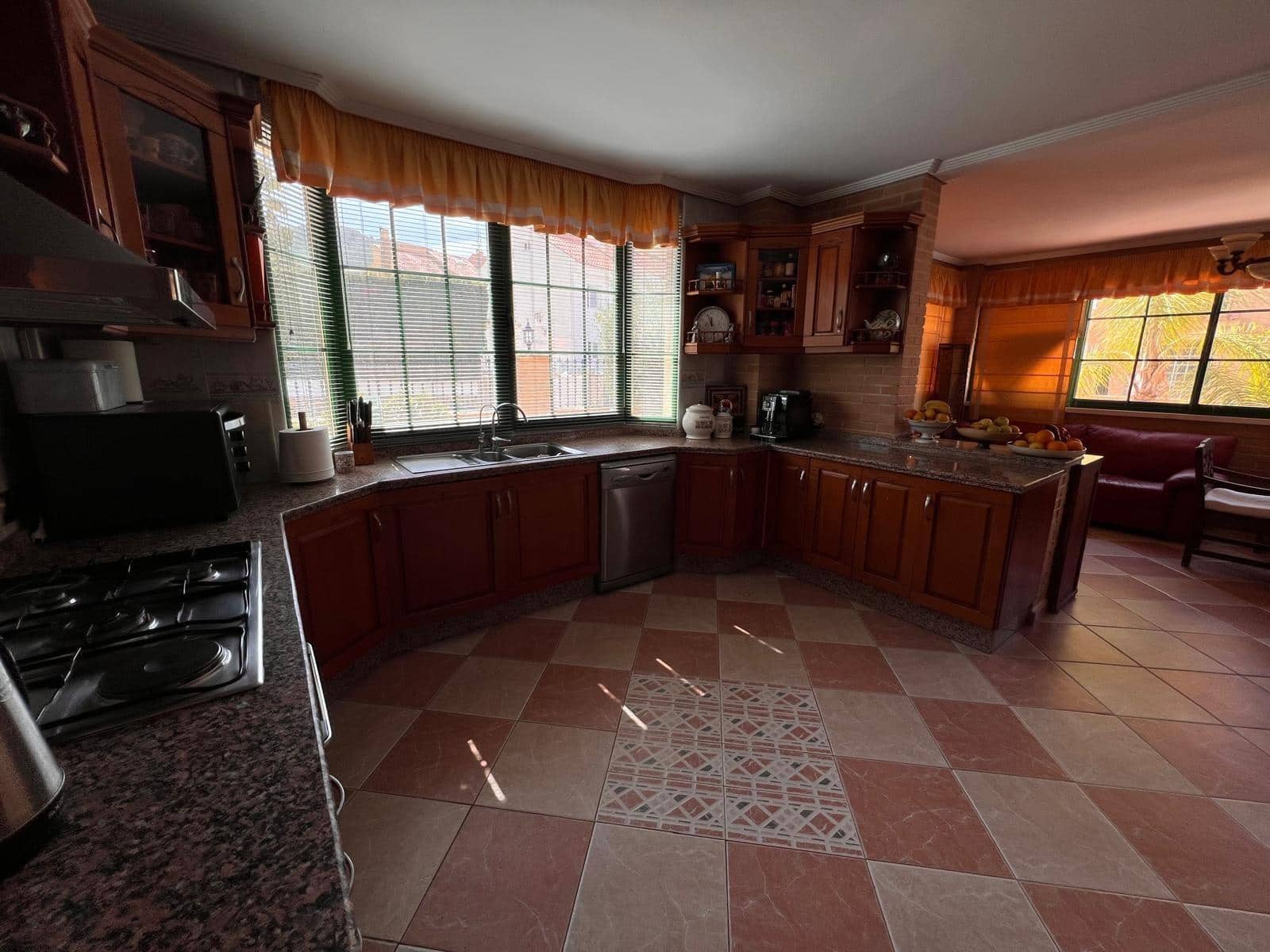 8 soveværelse Villa til salg i Benidorm med swimmingpool - € 890.000 (Ref: 8703950)