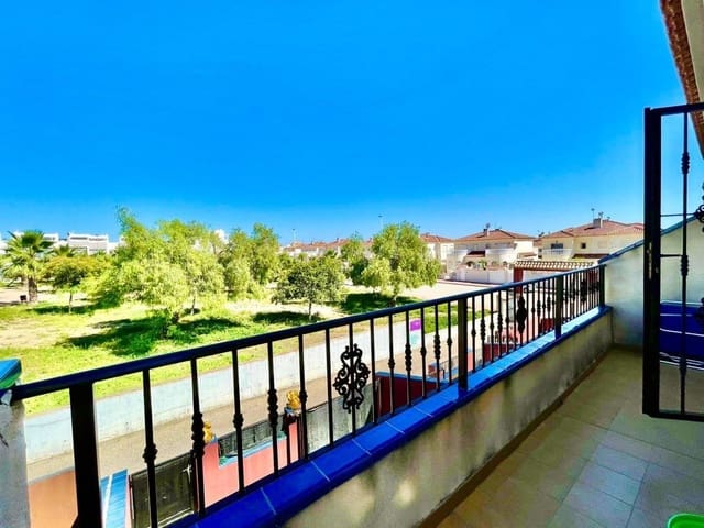 3 soveværelse Rækkehus til salg i Aguas Nuevas, Torrevieja med swimmingpool - € 129.900 (Ref: 8728047)