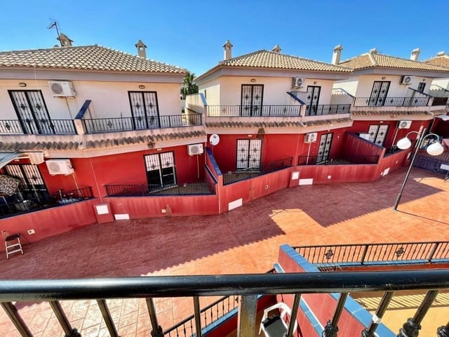 3 soveværelse Rækkehus til salg i Aguas Nuevas, Torrevieja med swimmingpool - € 129.900 (Ref: 8728047)