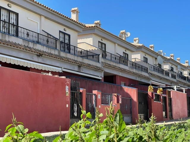 3 soveværelse Rækkehus til salg i Aguas Nuevas, Torrevieja med swimmingpool - € 129.900 (Ref: 8728047)