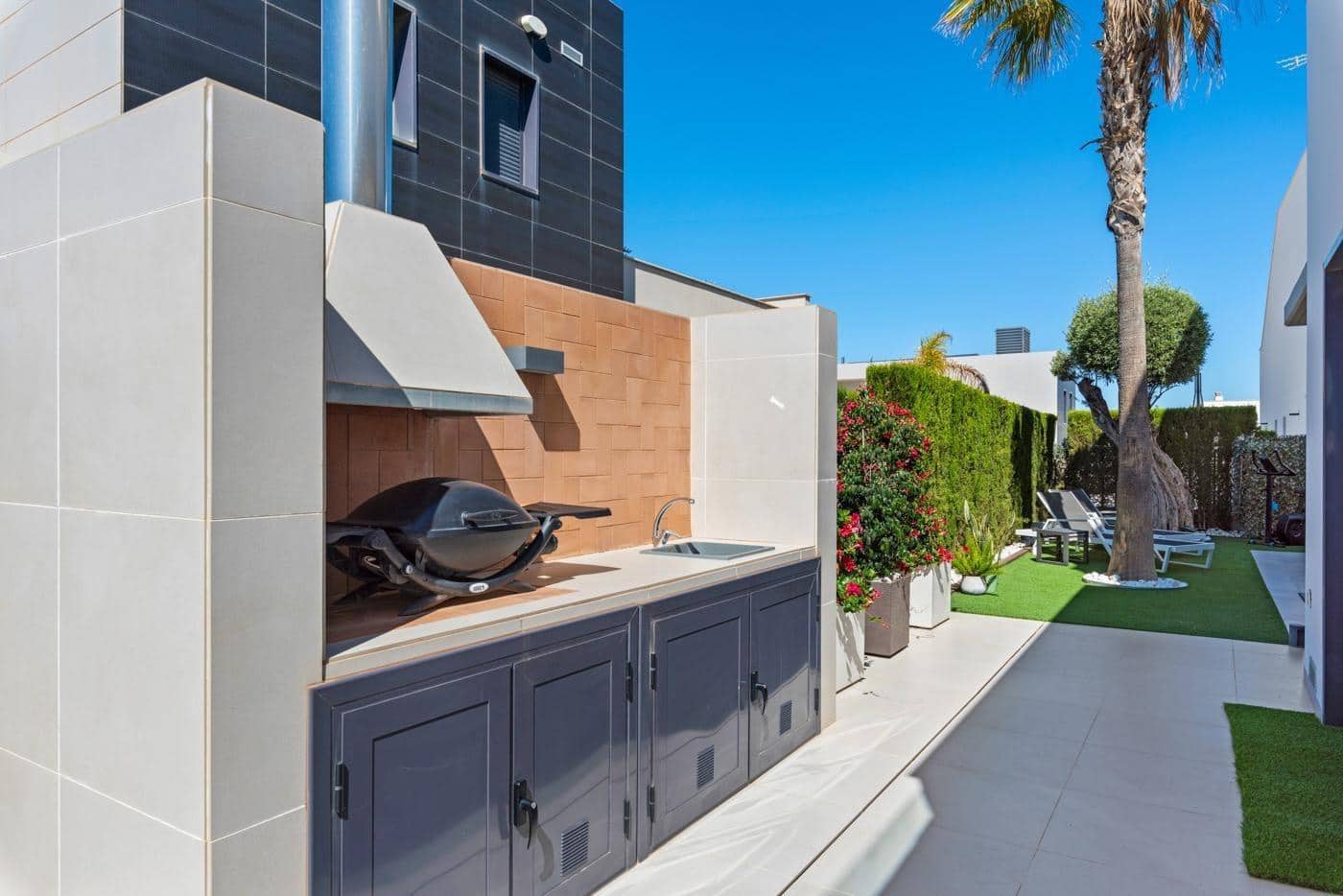 4 bedroom Villa for sale in Campoamor with pool garage - € 1,465,000 (Ref: 8735703)