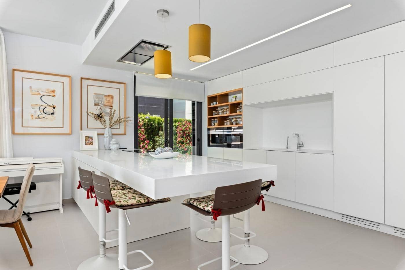 4 bedroom Villa for sale in Campoamor with pool garage - € 1,465,000 (Ref: 8735703)