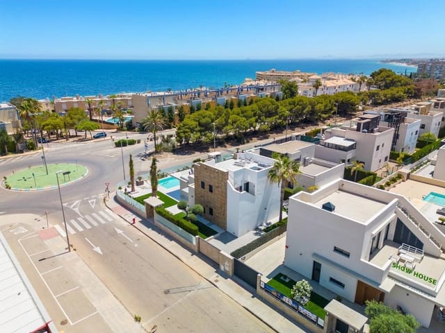 Chalet de 4 habitaciones en Campoamor, Orihuela en venta con piscina garaje - 1.465.000 € (Ref: 8735703)