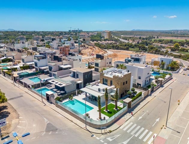 Chalet de 4 habitaciones en Campoamor, Orihuela en venta con piscina garaje - 1.465.000 € (Ref: 8735703)