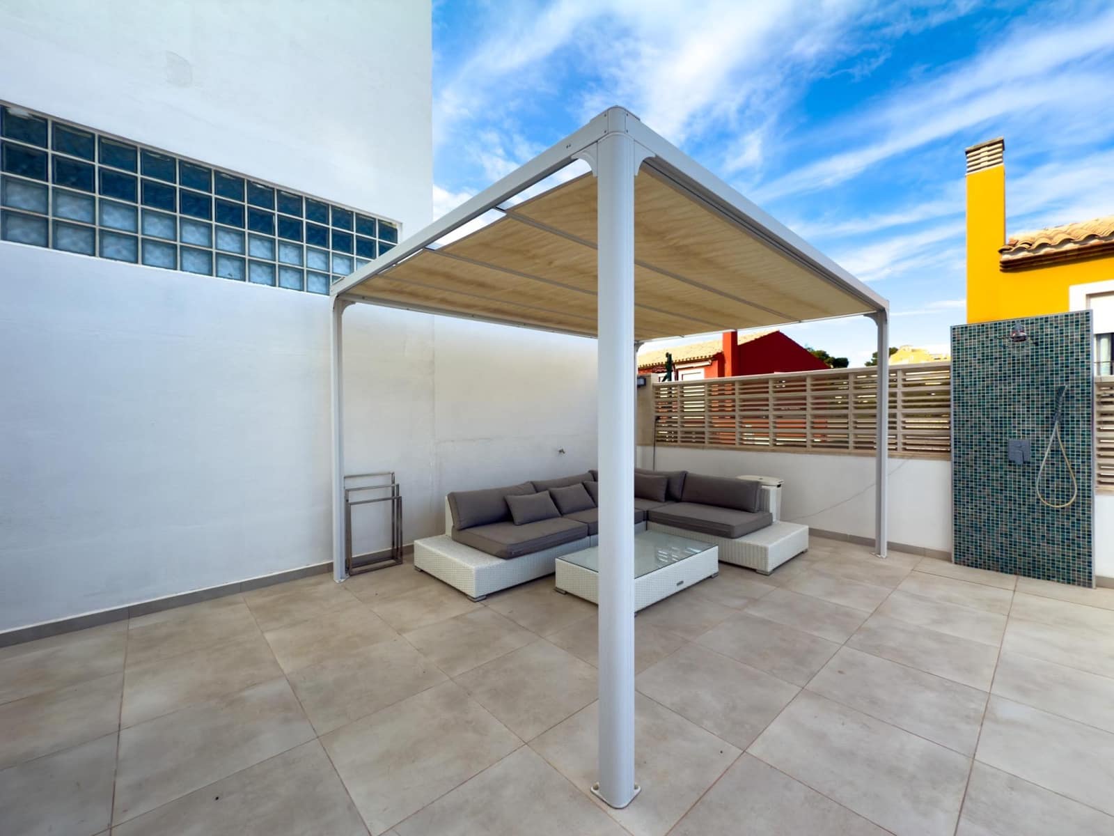 3 bedroom Villa for sale in La Nucia with pool - € 395,000 (Ref: 8756144)