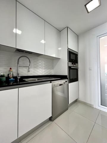 3 chambre Penthouse à vendre à Torrevieja avec piscine - 810 000 € (Ref: 8773560)