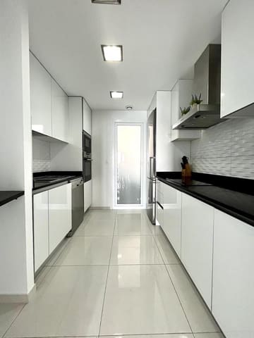 3 chambre Penthouse à vendre à Torrevieja avec piscine - 810 000 € (Ref: 8773560)