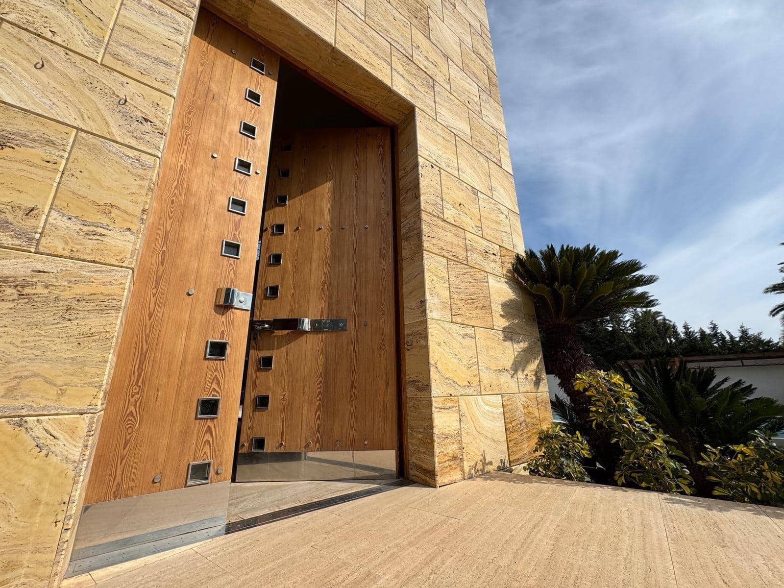 7 bedroom Villa for sale in Orihuela Costa with pool garage - € 3,950,000 (Ref: 8806430)