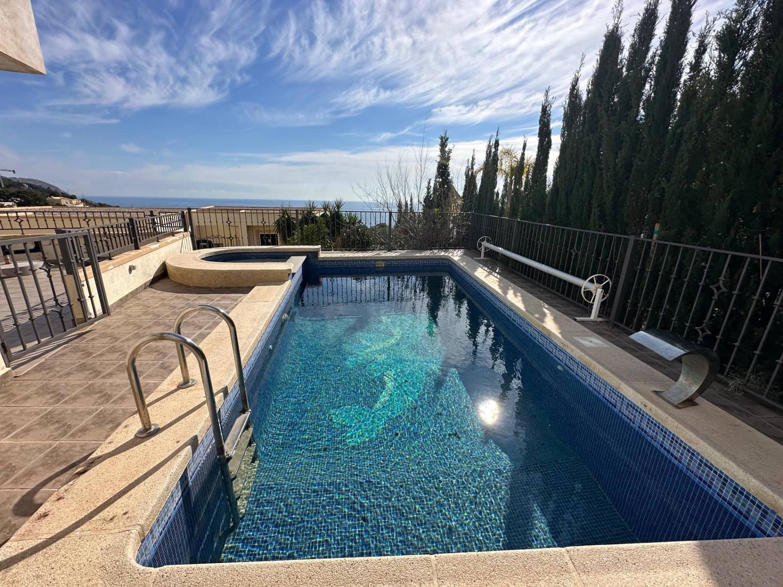 2 bedroom Apartment for sale in Altea with pool - € 350,000 (Ref: 8815976)