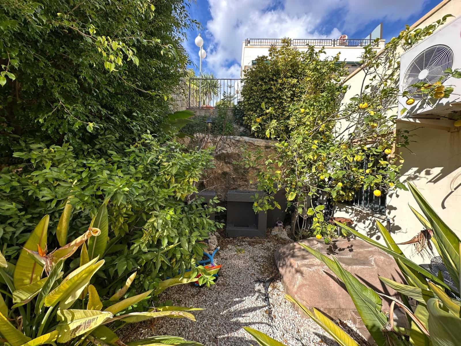 2 bedroom Apartment for sale in Altea with pool - € 350,000 (Ref: 8815976)