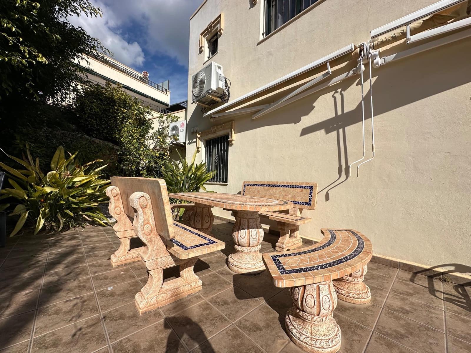 2 bedroom Apartment for sale in Altea with pool - € 350,000 (Ref: 8815976)