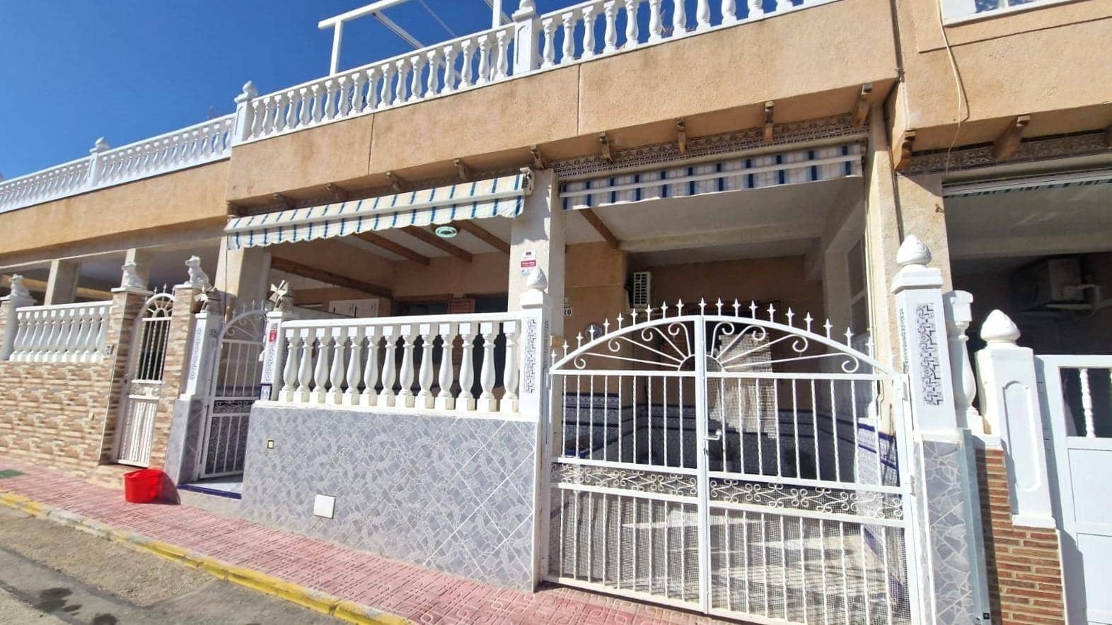 3 soveværelse Rækkehus til salg i Torrevieja med swimmingpool - € 185.000 (Ref: 8849770)