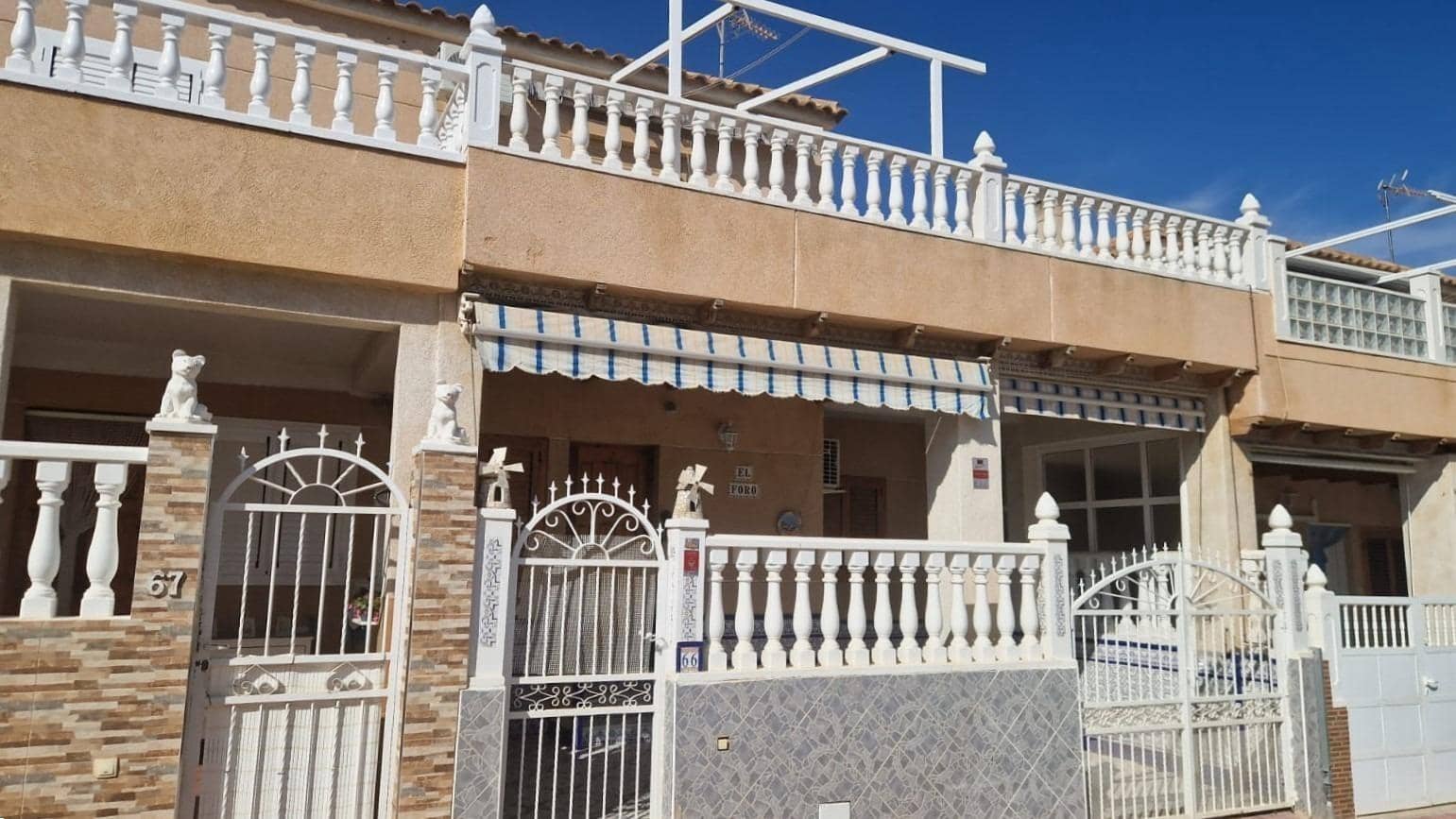 3 soveværelse Rækkehus til salg i Torrevieja med swimmingpool - € 185.000 (Ref: 8849770)