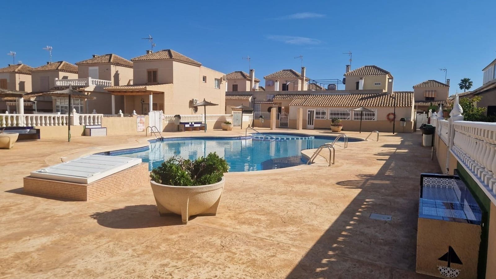3 soveværelse Rækkehus til salg i Torrevieja med swimmingpool - € 185.000 (Ref: 8849770)