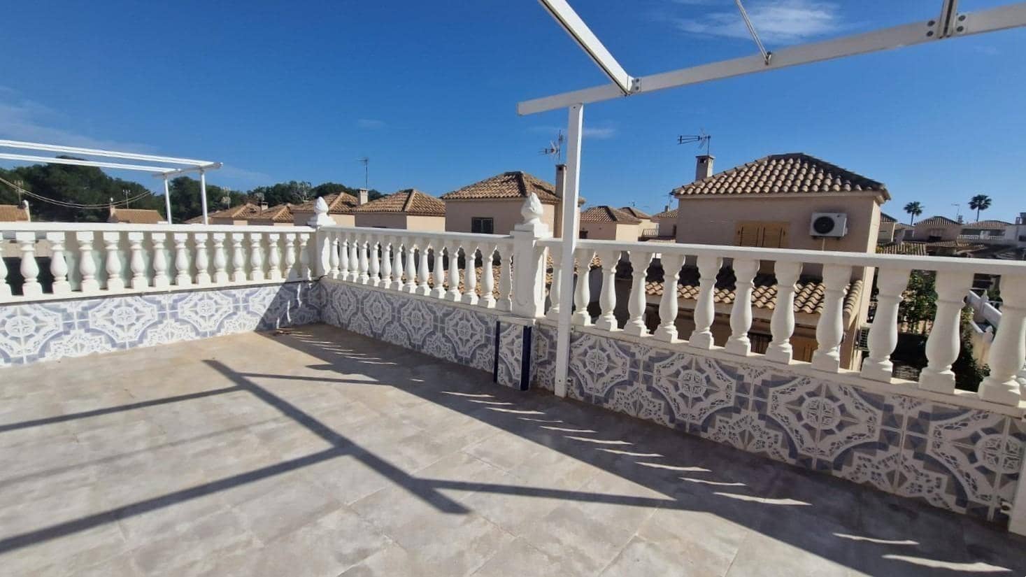 3 soveværelse Rækkehus til salg i Torrevieja med swimmingpool - € 185.000 (Ref: 8849770)
