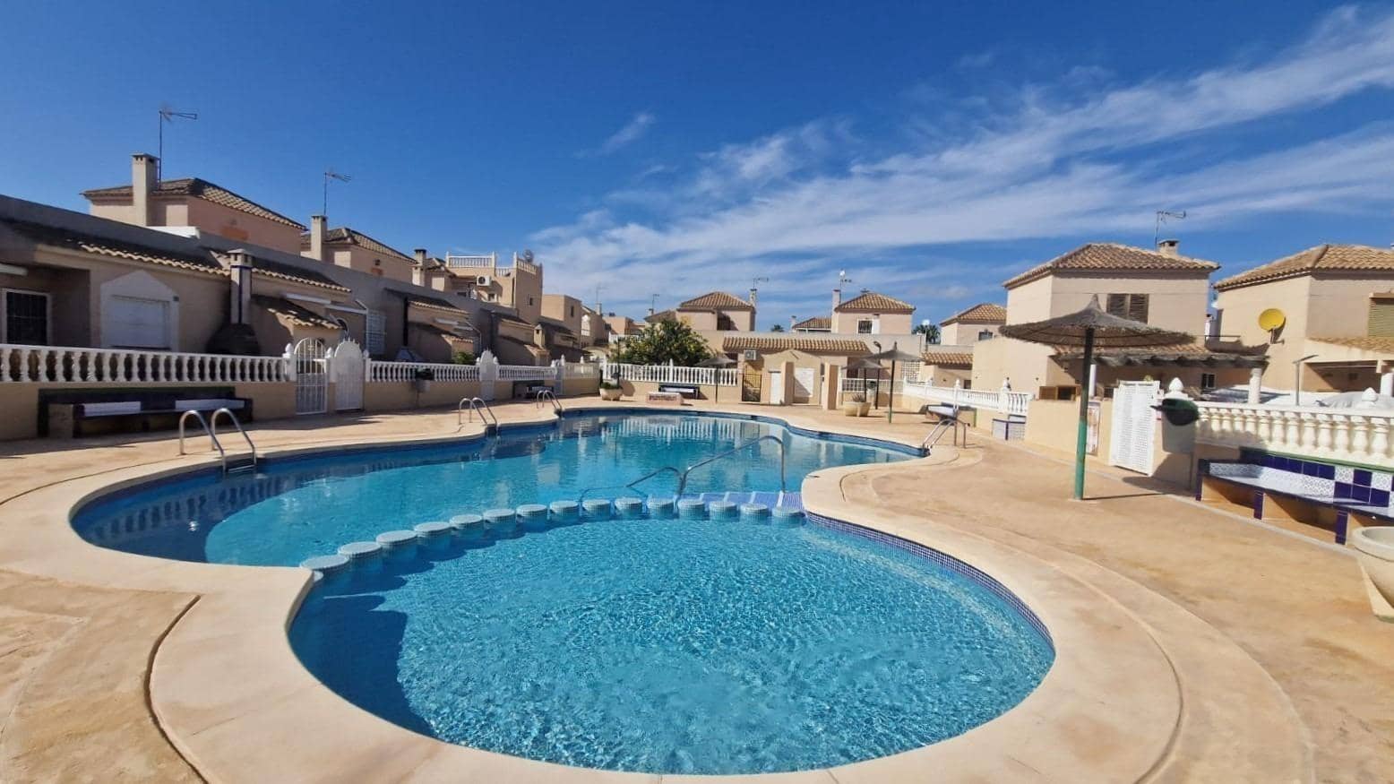 3 soveværelse Rækkehus til salg i Torrevieja med swimmingpool - € 185.000 (Ref: 8849770)