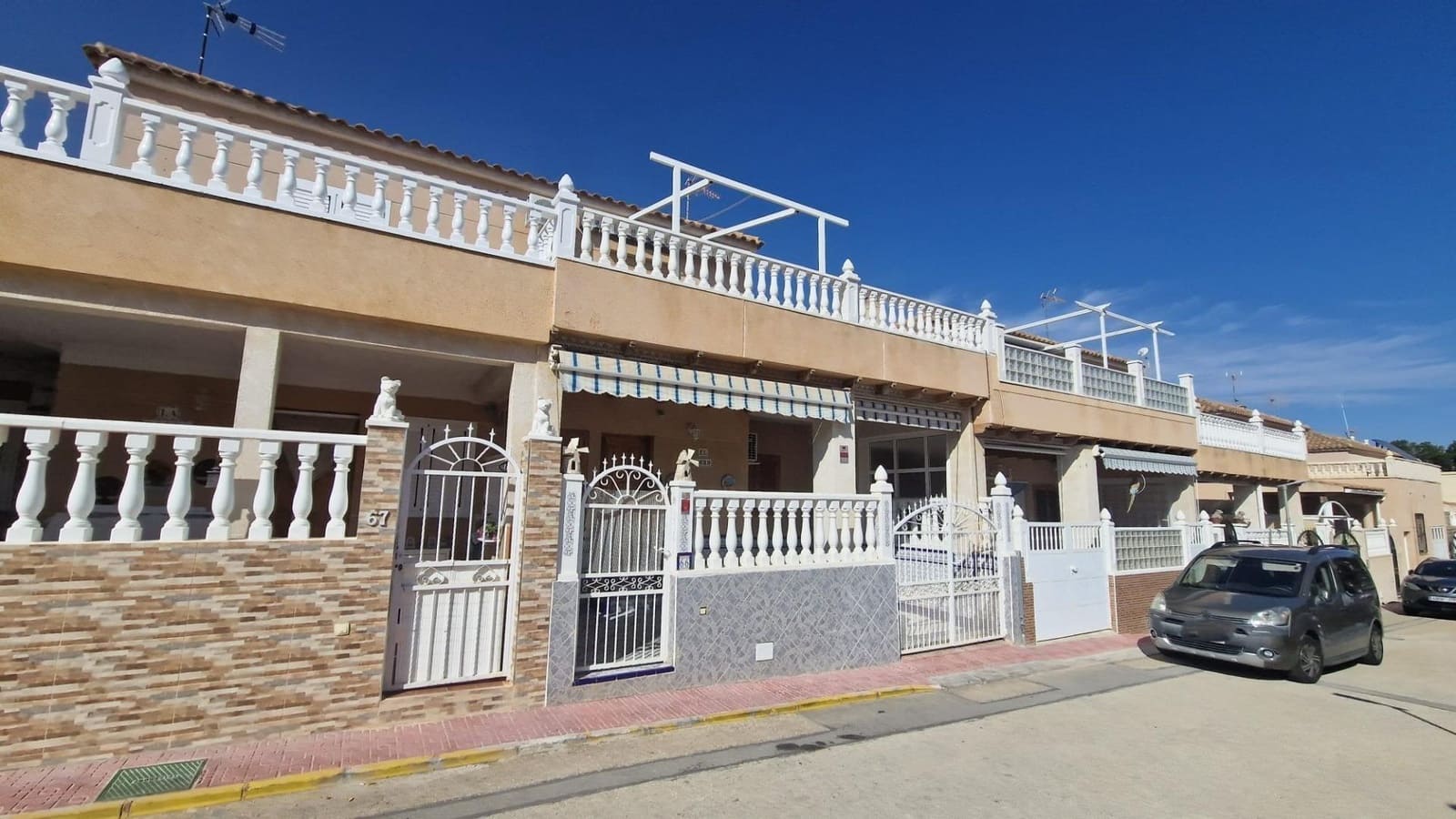 3 soveværelse Rækkehus til salg i Torrevieja med swimmingpool - € 185.000 (Ref: 8849770)