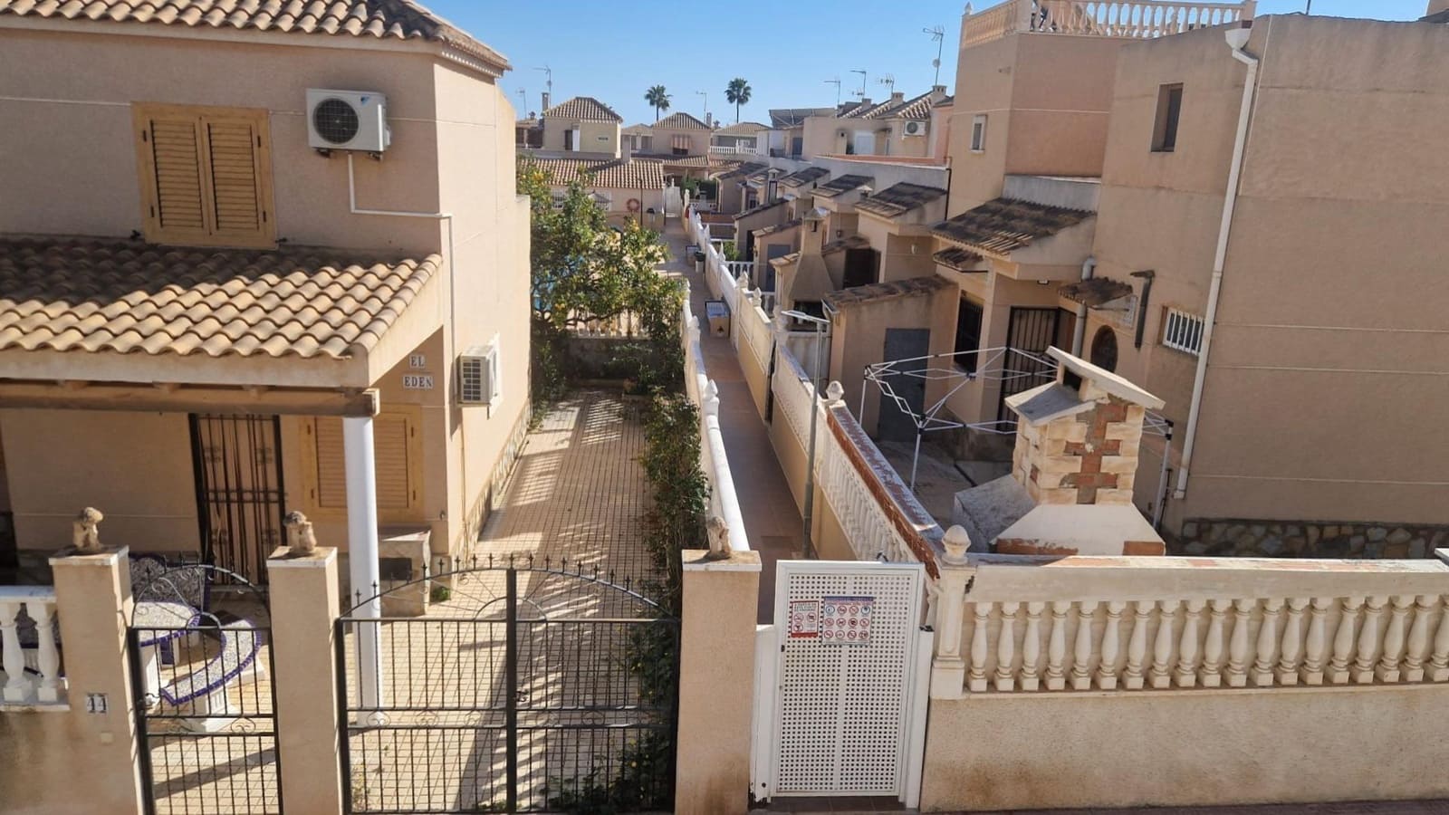 3 soveværelse Rækkehus til salg i Torrevieja med swimmingpool - € 185.000 (Ref: 8849770)
