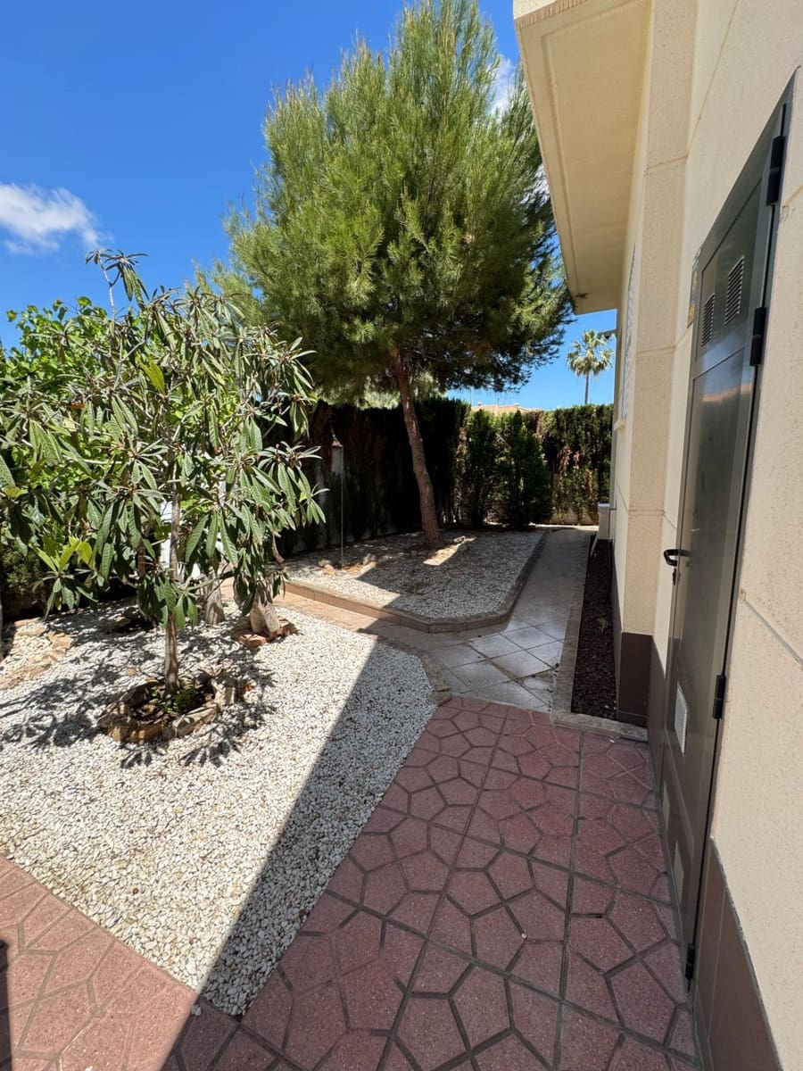 3 slaapkamer Villa te koop in Benijofar met zwembad - € 340.000 (Ref: 8867149)