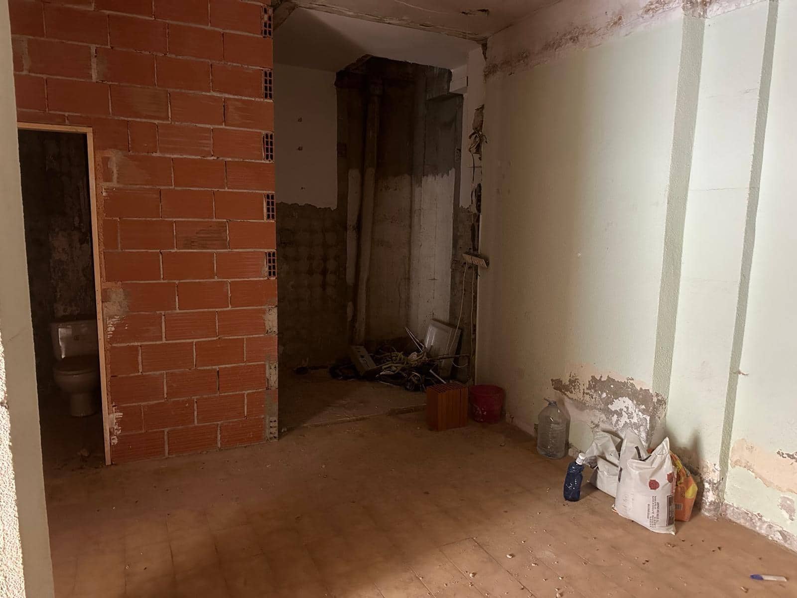 2 bedroom Commercial for sale in Alicante / Alacant city - € 99,000 (Ref: 8869945)