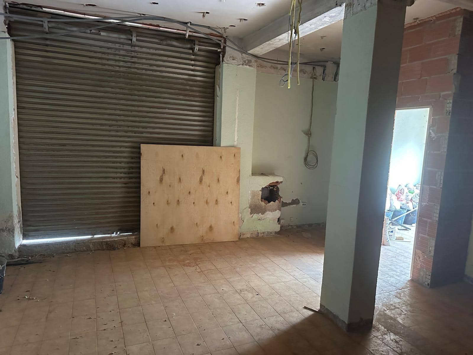 2 bedroom Commercial for sale in Alicante / Alacant city - € 99,000 (Ref: 8869945)