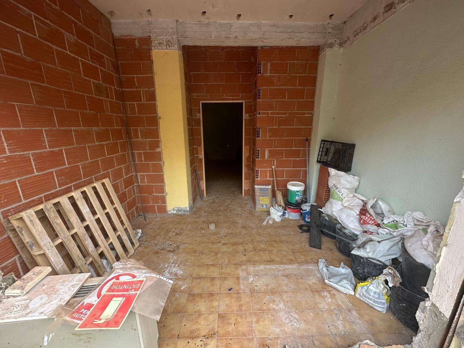 2 bedroom Commercial for sale in Alicante / Alacant city - € 99,000 (Ref: 8869945)