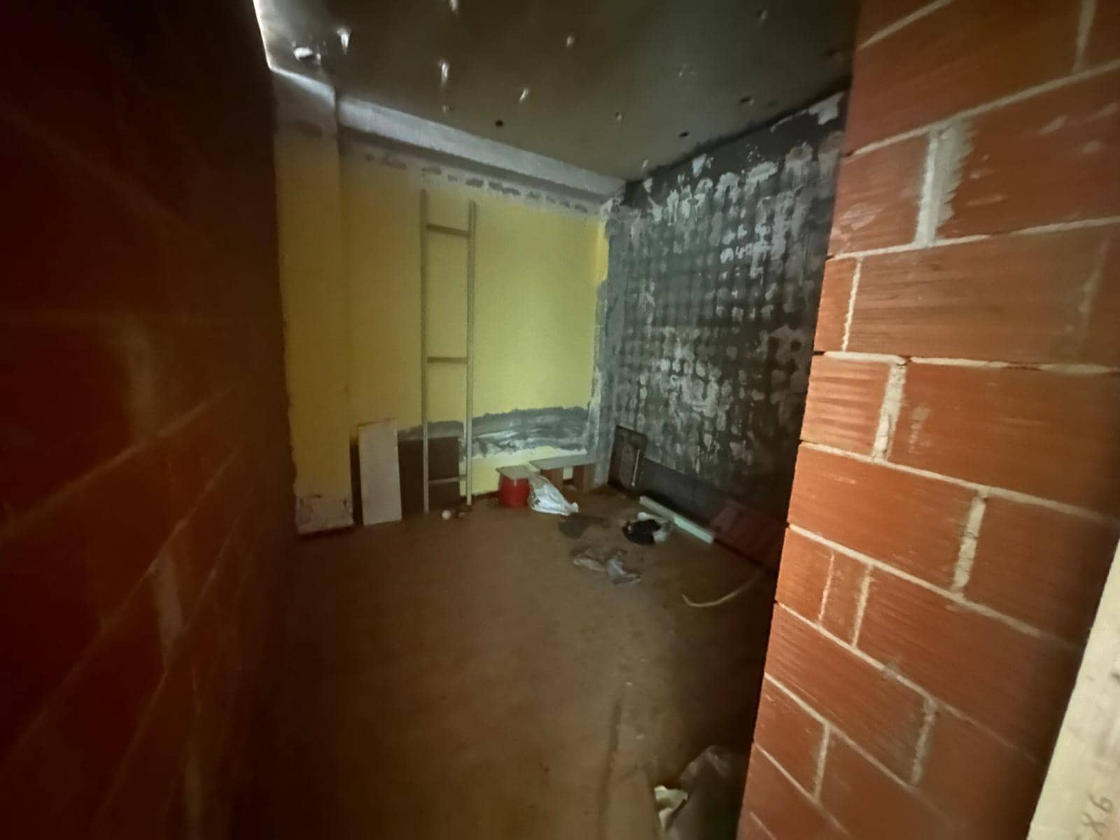 2 bedroom Commercial for sale in Alicante / Alacant city - € 99,000 (Ref: 8869945)