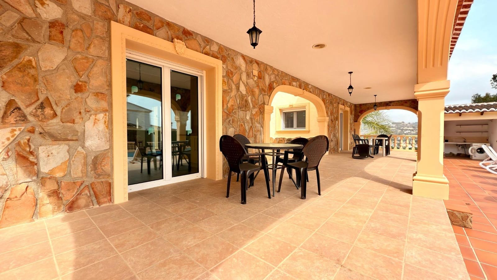 5 quarto Moradia para venda em Calpe / Calp com piscina garagem - 670 000 € (Ref: 8879841)