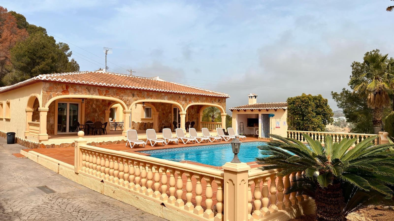 5 quarto Moradia para venda em Calpe / Calp com piscina garagem - 670 000 € (Ref: 8879841)