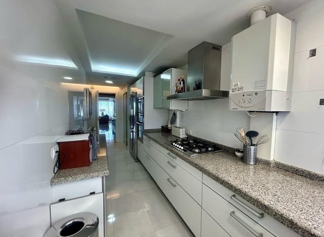 3 soveværelse Lejlighed til salg i Playa Levante, Benidorm med swimmingpool - € 850.000 (Ref: 8896796)