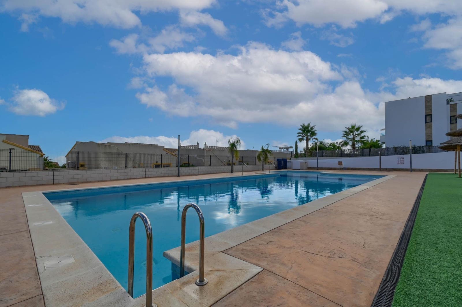 3 soveværelse Rækkehus til salg i Polop med swimmingpool garage - € 335.000 (Ref: 8902152)