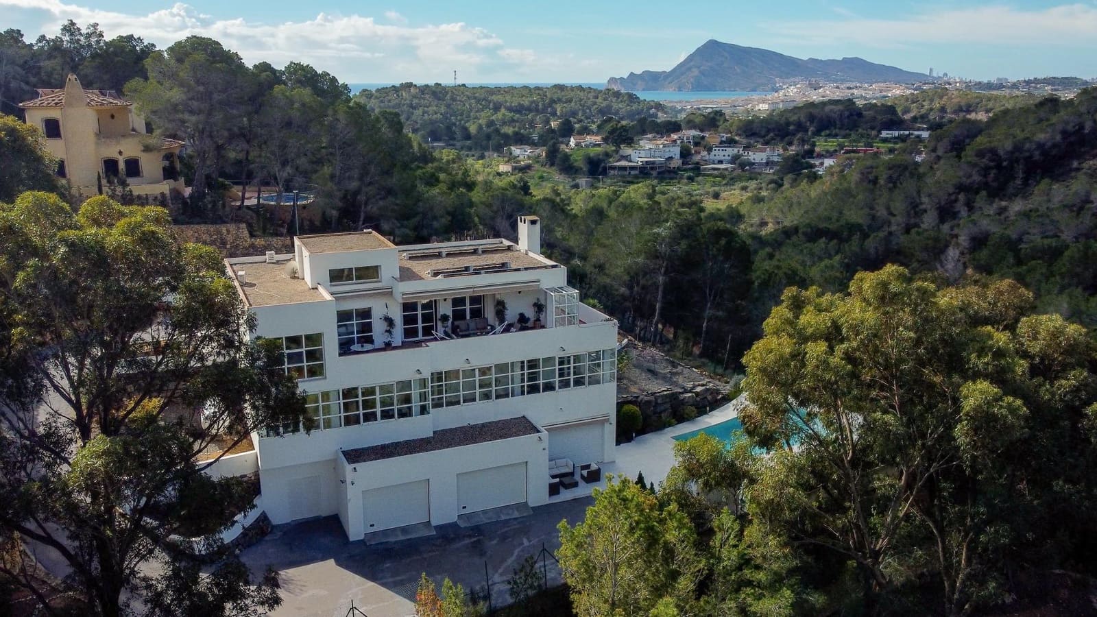 8 bedroom Villa for sale in Altea with pool garage - € 1,295,000 (Ref: 8902153)